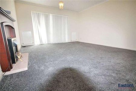 Kings Court, The Avenue, Tadworth, Surrey, KT20 - Photo 5