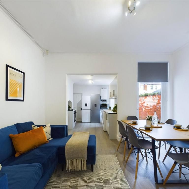 1 bedroom in a house share to rent - Photo 1