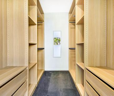 Spectacular renovated three bedroom apartment - Photo 1