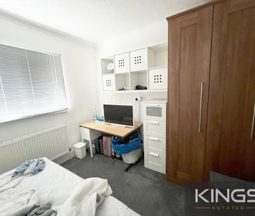 4 bedroom detached house to rent - Photo 2