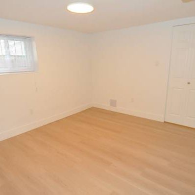 For Rent: 2 Bedroom near Skytrain **** - Photo 3