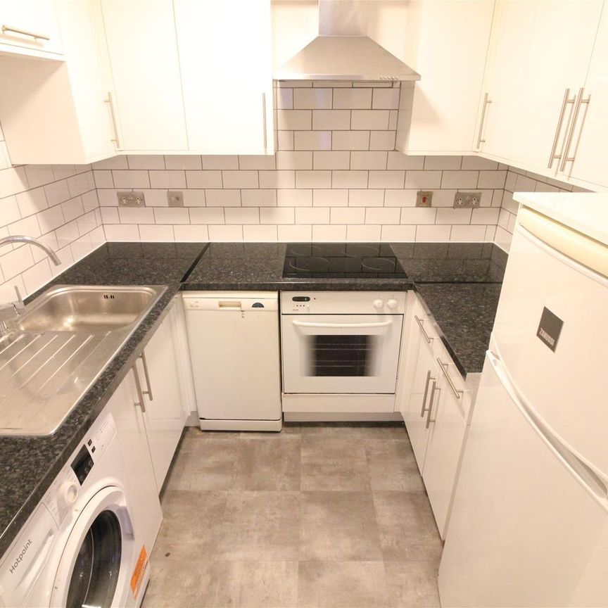 Warwick Road, West Drayton - Photo 1