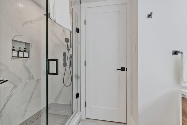 For Lease - 12 Tower Court Unit# Lower, Bradford West Gwillimbury, Ontario - Photo 1