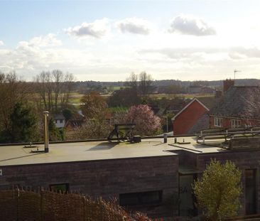 4 bedroom detached house to rent - Photo 3