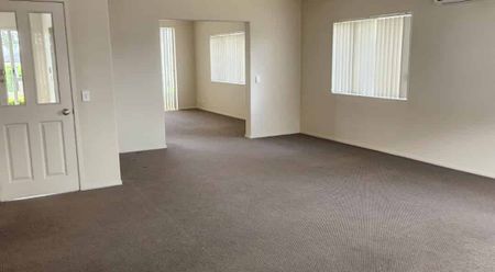 Gorgeous Family Home in Good Location - Photo 3