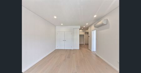 Nearly New One-Bedroom Apartment Walking Distance to Metro/Train Station - Photo 5