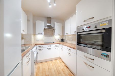 Greenacres Lodge, Warlingham - Photo 2