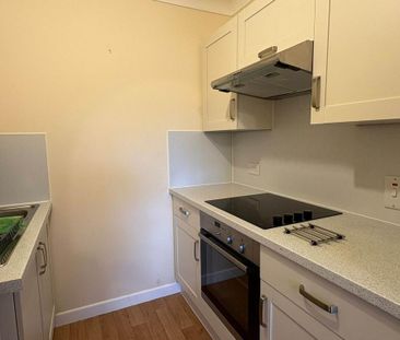 1 bedroom retirement property to rent - Photo 6