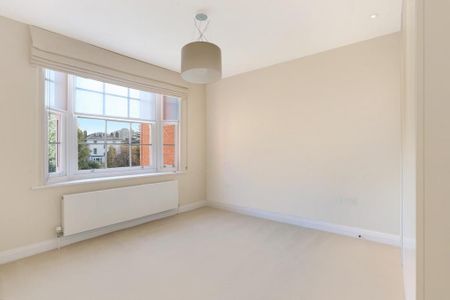 3 bedroom flat to rent - Photo 4