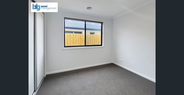 Brand New Modern 4-Bedroom Be The First Ever Tenant! - Photo 1