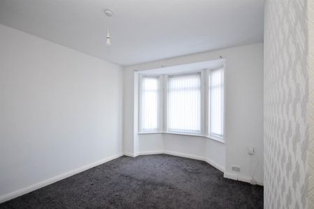 3 bedroom flat to rent - Photo 3