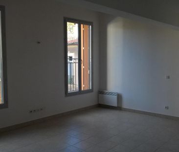 Location Appartement 2 pièces 45m² CLERMONT L HERAULT 34800 - Photo 2
