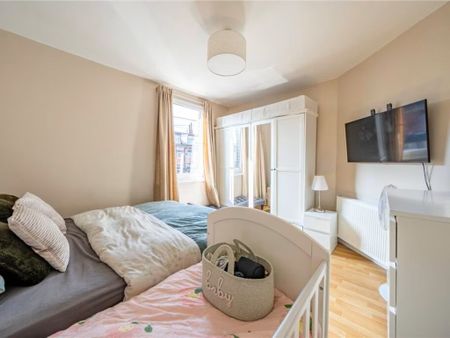 4 bedroom terraced house to rent - Photo 4