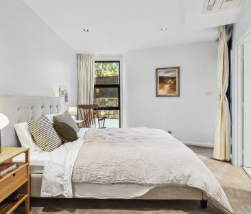 Modern Comfort and Convenient Living in Yarralumla - Photo 5