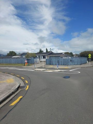 Spacious 3 bedroom home in sought after Paraparaumu area. - Photo 2