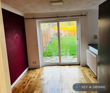 3 bedroom semi-detached house to rent - Photo 2