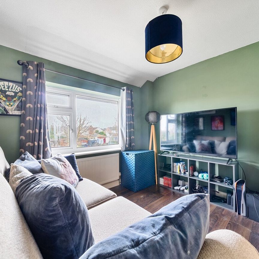 4 bedroom semi-detached house to rent - Photo 1