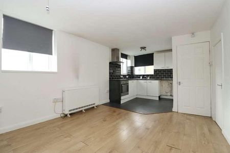 Flat, High Street, Ramsgate, CT11 - Photo 3