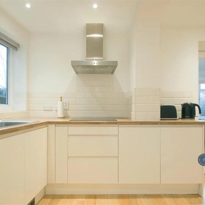 4 bedroom semi-detached house to rent - Photo 1