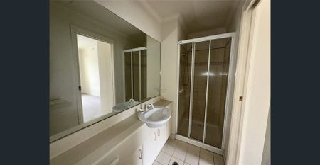 Two Bedroom 2 Bathroom Apartment Close to Everything! - Photo 5