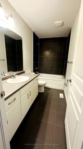 Condo Townhouse For Lease | X8458882 - Photo 3