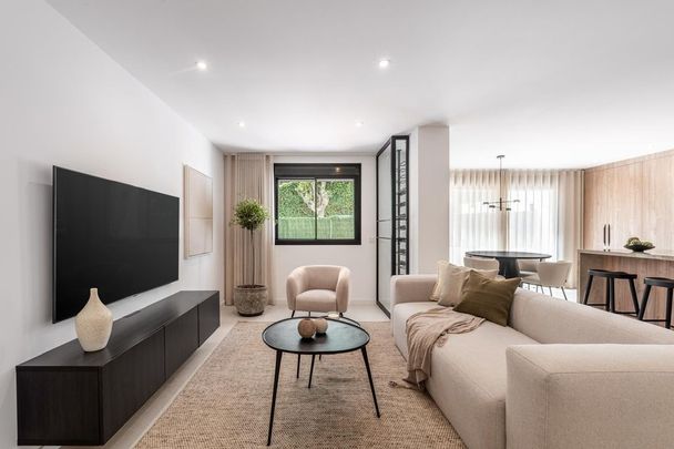 3 bedroom luxury Flat for rent in Nueva Andalucia, Andalusia - Photo 1