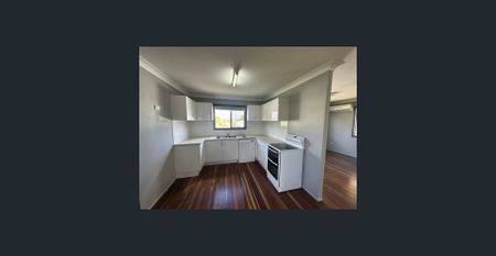 BEAUTIFUL FAMILY HOME! - Photo 4