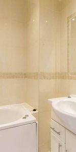 Modern Apartment - Photo 4