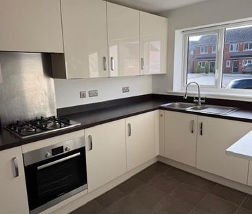 2 bedroom semi-detached house to rent - Photo 5