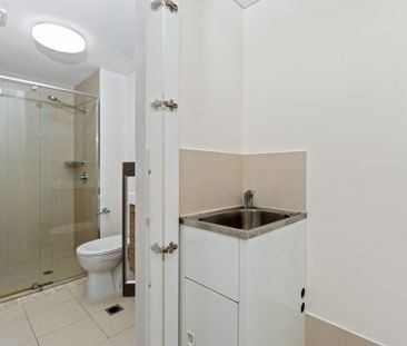 Executive City Living! - Photo 6