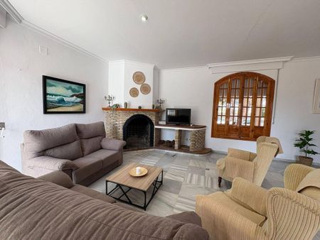 Luxury 3 room Detached House for rent in Chiclana de la Frontera, Spain - Photo 4