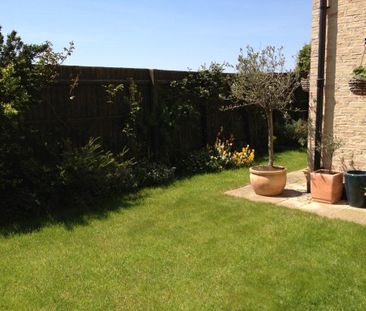 3 bedroom detached house to rent - Photo 2