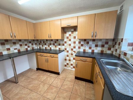 2 bedroom terraced house to rent - Photo 4