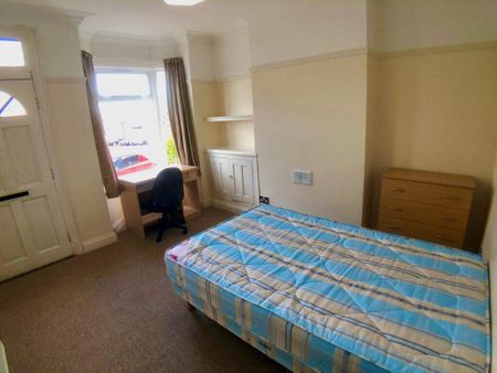 4 bedroom terraced house to rent - Photo 5