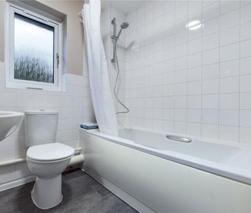 2 bedroom end of terrace house to rent - Photo 2