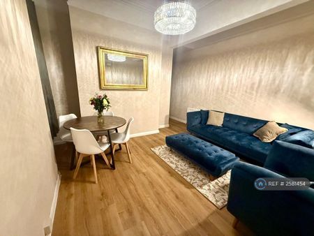 2 bedroom flat to rent - Photo 3