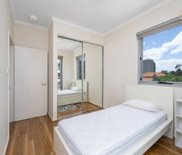 Great Size Two Bedroom Apartment @ $750 Per Week - Photo 4