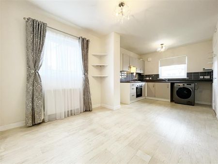 3 bedroom Semi-detached house to rent - Photo 2