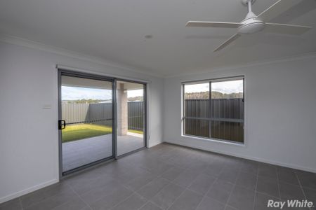 BRAND NEW 4 BEDROOM HOME!! - Photo 5