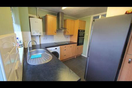 2 Bed Terraced House, Lapwing Gardens, BS16 - Photo 4