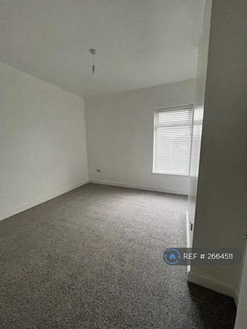 2 bedroom end of terrace house to rent - Photo 5