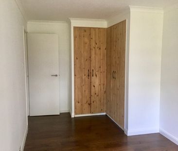 Spacious 1 Bedroom Flat in Prime Location, Worcester Park - Photo 1