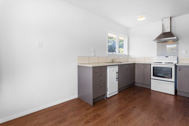 Comfortable 3-Bedroom Home – Lawns Included! Halswell - Photo 1