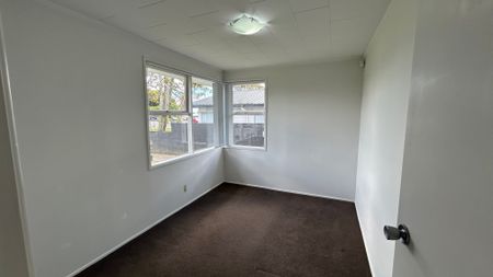 Sunny Family Home in Great location - Photo 3