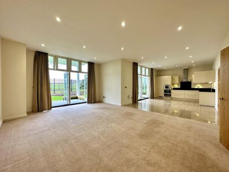 3 bedroom ground floor flat to rent - Photo 3