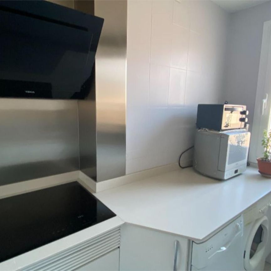 Apartamento de alquiler en Calle de Gómez de Avellaneda, 48, Pueblo Nuevo - Photo 1