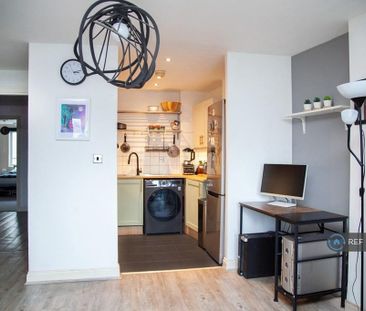 2 bedroom flat to rent - Photo 6