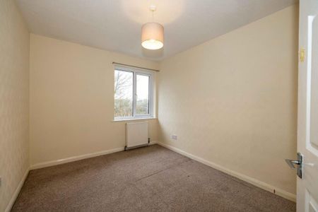 4 bedroom semi-detached house to rent - Photo 3