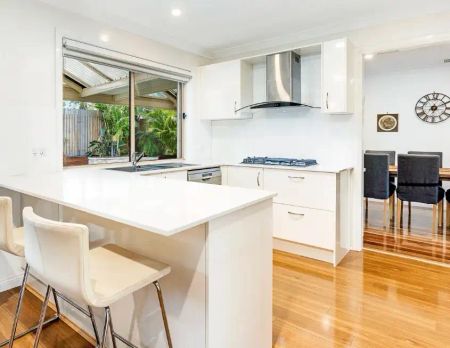 “Large, Modern Family Home with Swimming Pool” - Photo 3