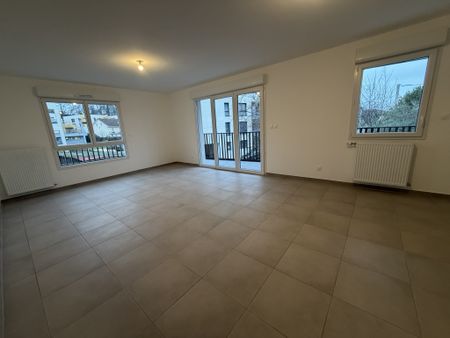 Location Appartement 3 pièces 67m² THONON LES BAINS 74200 - Photo 2